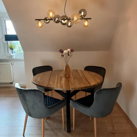 Gemuetliches Dachgeschoss 2 Zimmer Am Auwald * Leipzig